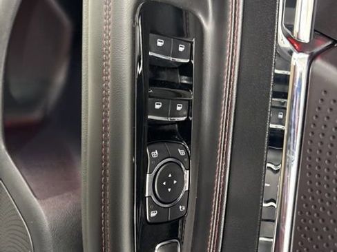 Used 2023 Lincoln Corsair Reserve w/ Rear Removable Package Tray image 19