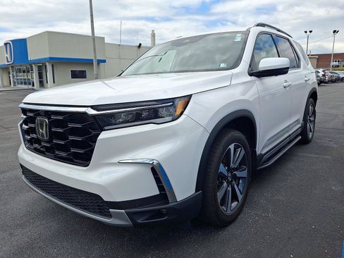 Used 2023 Honda Pilot Elite image 3