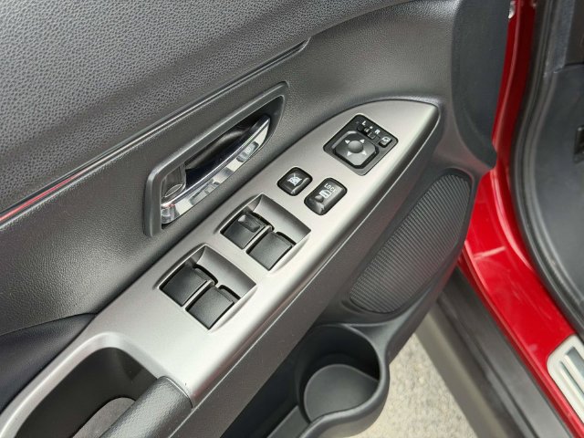 Used 2023 Mitsubishi Outlander Sport SE AWD/4WD image 16