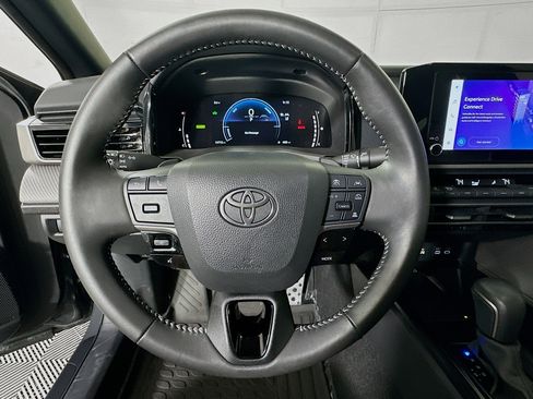 Used 2025 Toyota Camry SE FWD image 15