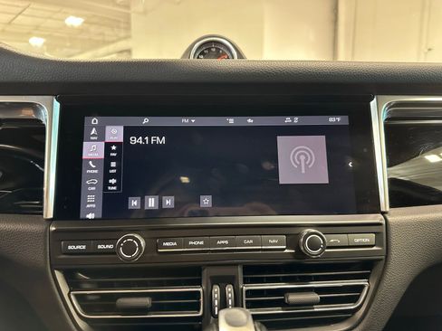 Used 2021 Porsche Macan S image 25