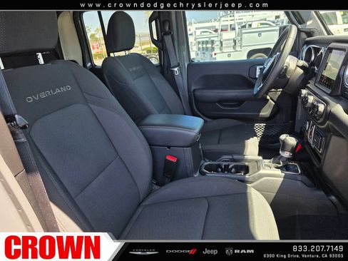 Used 2023 Jeep Gladiator Overland AWD/4WD image 10