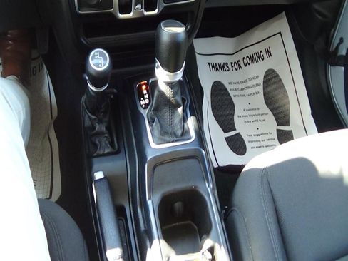 Certified 2023 Jeep Gladiator Sport image 24