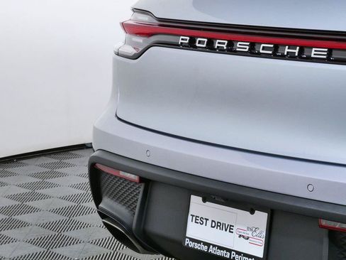 Used 2026 Porsche Macan AWD/4WD image 35