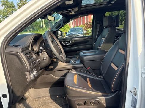 Used 2024 GMC Yukon XL AT4 w/ Technology Package AWD/4WD image 7