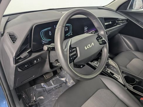 Used 2023 Kia Niro EX FWD image 10