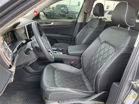 Used 2024 Volkswagen Atlas SEL Premium R-Line image 11