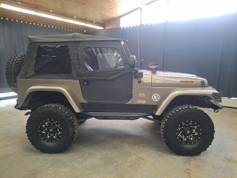 Used 2003 Jeep Wrangler Sahara AWD/4WD image 6