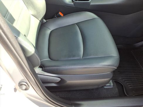 Used 2022 Toyota RAV4 XLE Premium AWD/4WD image 17