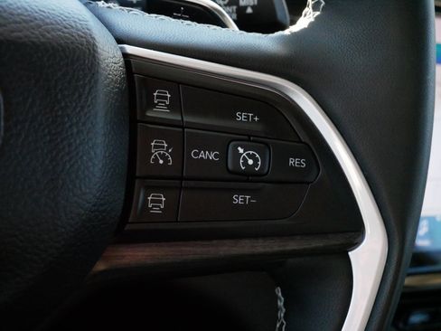 Used 2023 Jeep Grand Cherokee L Limited w/ Luxury Tech Group II image 25