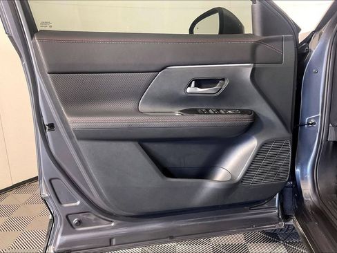 Used 2025 Nissan Kicks SR FWD image 19