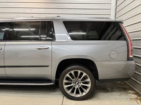 Used 2020 Cadillac Escalade ESV Luxury w/ Escalade Sport Edition AWD/4WD image 8