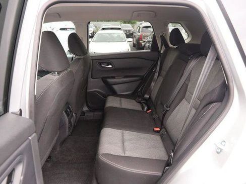 Used 2025 Nissan Rogue SV AWD/4WD image 10