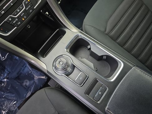 Used 2017 Ford Fusion SE w/ Fusion SE Technology Package image 24