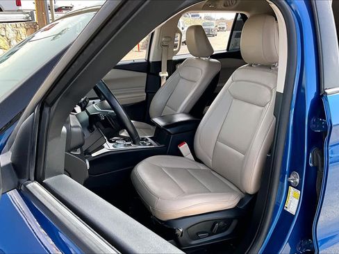 Used 2020 Ford Explorer XLT w/ Equipment Group 202A image 8