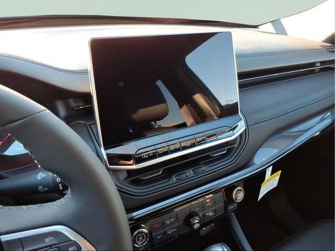 New 2026 Jeep Compass Latitude image 16