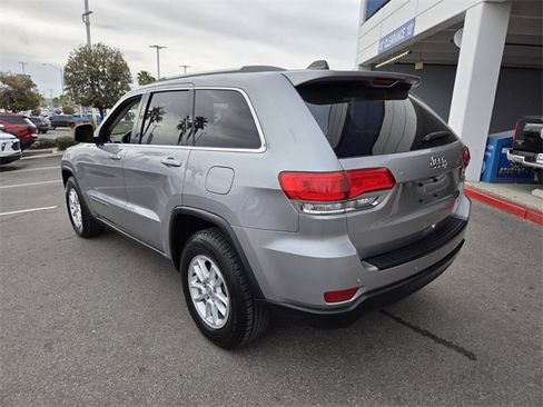 Used 2019 Jeep Grand Cherokee Laredo image 4
