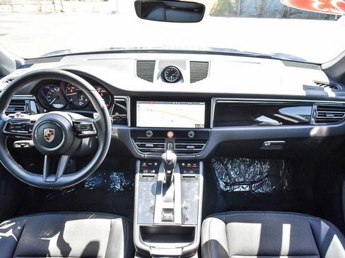 Used 2023 Porsche Macan image 12