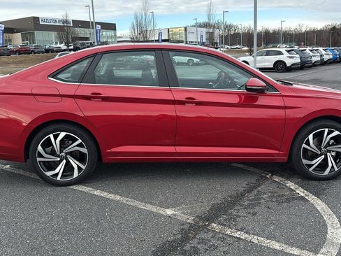 Used 2025 Volkswagen Jetta SEL image 4