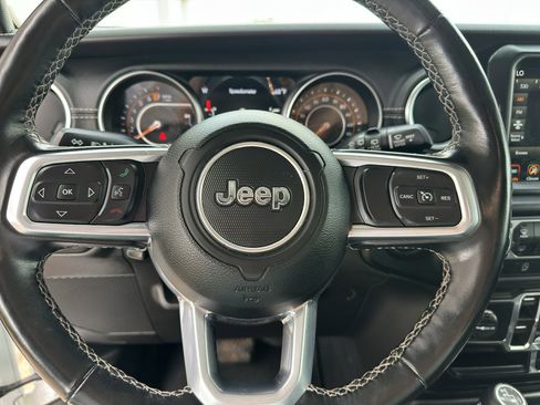 Used 2022 Jeep Wrangler Unlimited Sahara w/ Cold Weather Group AWD/4WD image 13