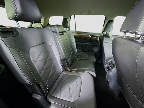 Used 2024 Volkswagen Atlas SE image 27