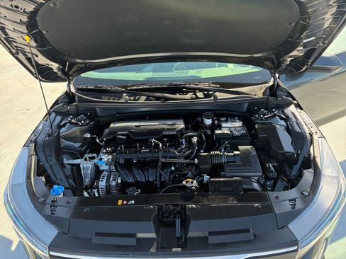 Used 2025 Nissan Altima 2.5 SV FWD image 31