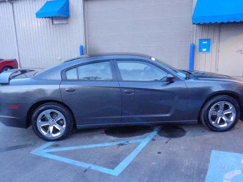 Used 2014 Dodge Charger SE w/ Sport Appearance Group RWD image 6