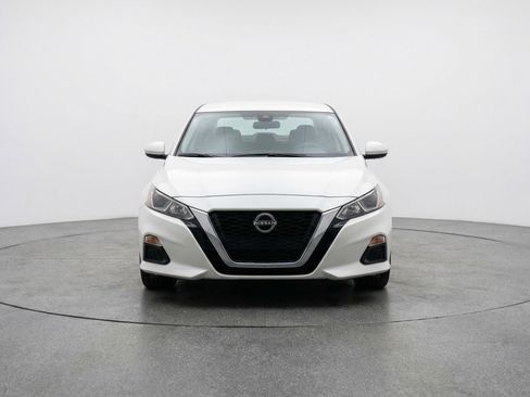 Used 2025 Nissan Altima 2.5 SV FWD image 2
