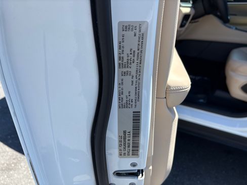Used 2024 Jeep Grand Cherokee L Limited AWD/4WD image 38