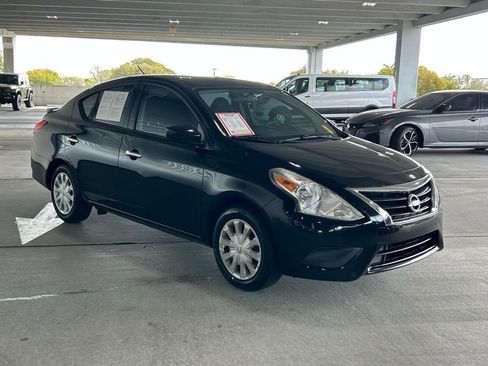 Used 2016 Nissan Versa SV image 7