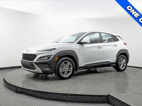 Used 2023 Hyundai Kona SE image 2