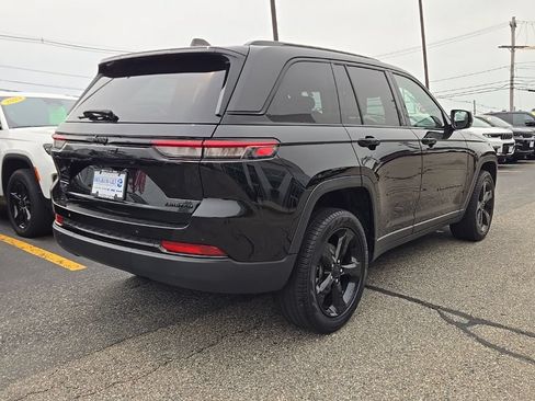 Certified 2023 Jeep Grand Cherokee Limited w/ Black Appearance Package AWD/4WD image 8