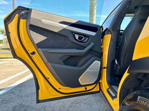 Used 2022 Lamborghini Urus image 20