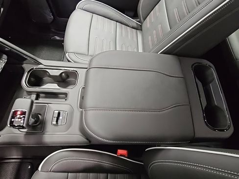 Used 2024 GMC Sierra 1500 AT4X image 21