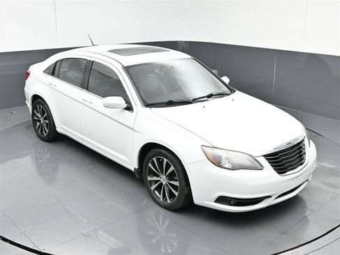Used 2012 Chrysler 200 S image 22