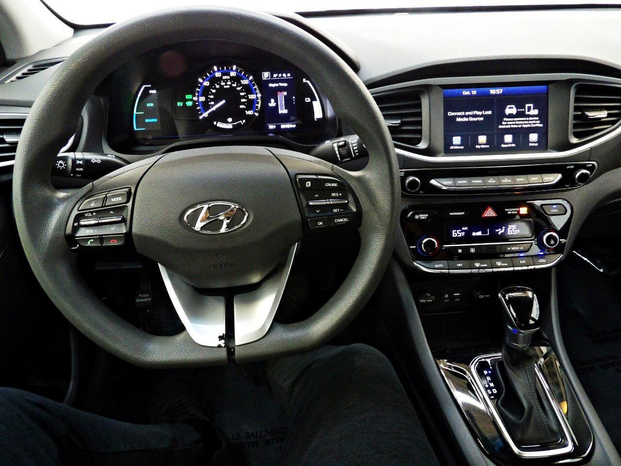 Used 2018 Hyundai Ioniq Blue FWD image 17