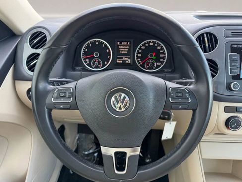 Used 2013 Volkswagen Tiguan SE image 16