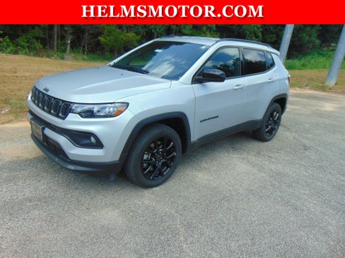 Certified 2025 Jeep Compass Latitude w/ Convenience Group AWD/4WD image 8