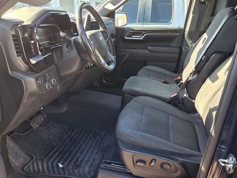 Used 2022 Chevrolet Silverado 1500 LT RWD image 5