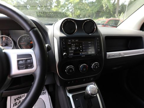 Used 2017 Jeep Compass Latitude AWD/4WD image 19
