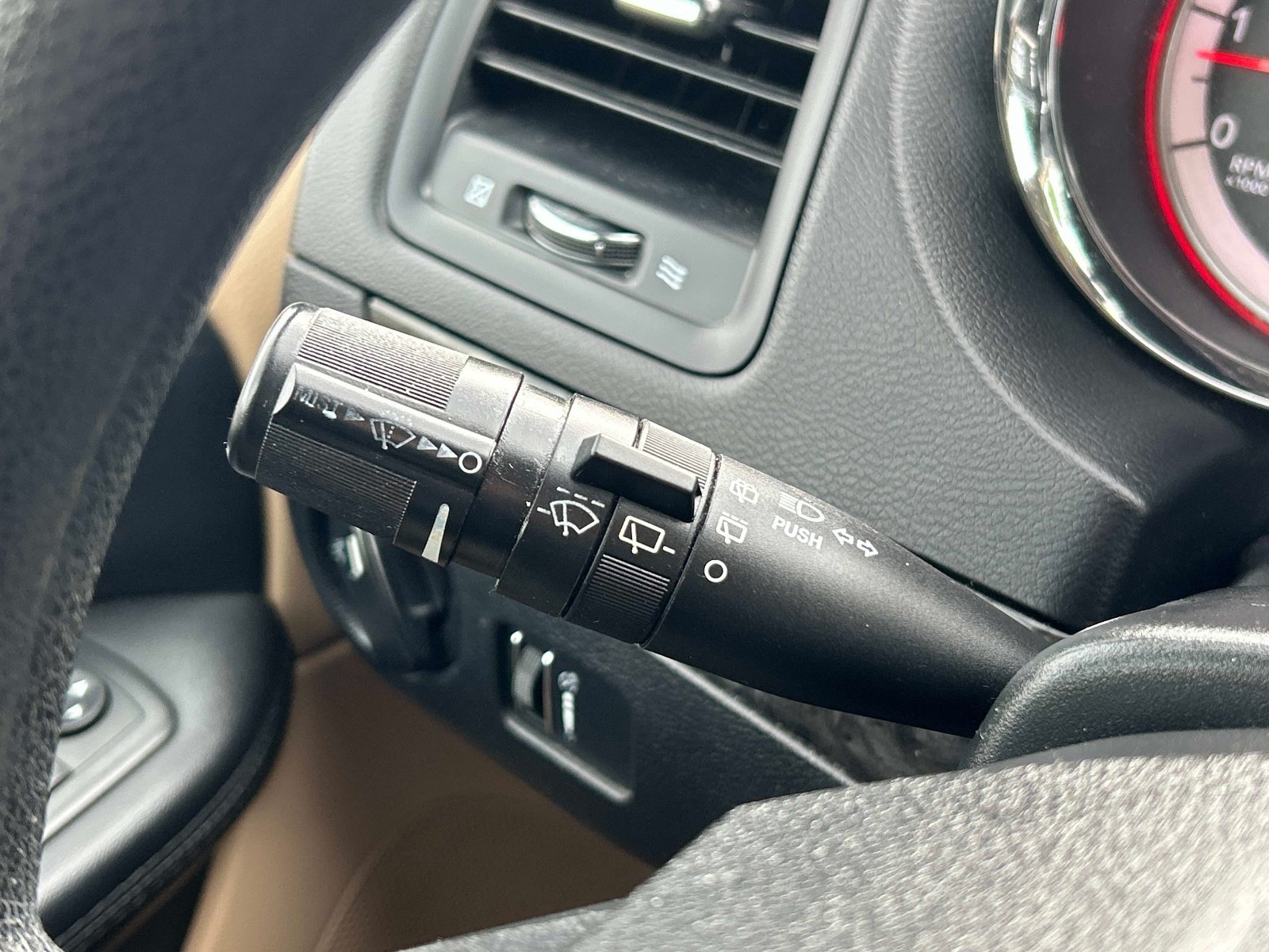 Used 2014 Dodge Grand Caravan SXT FWD image 30