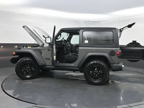 Used 2020 Jeep Wrangler Sport AWD/4WD image 32