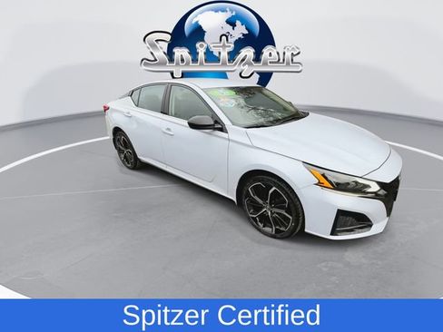 Used 2023 Nissan Altima 2.5 SR image 2