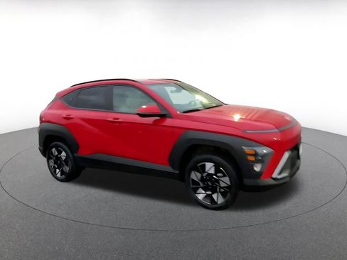 Used 2025 Hyundai Kona SEL image 2