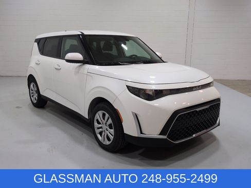 Certified 2023 Kia Soul LX FWD image 1