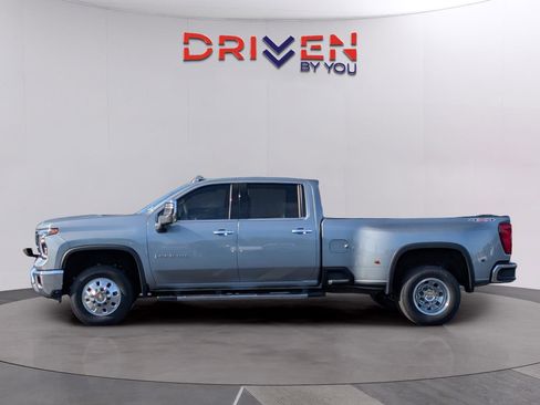 Used 2025 Chevrolet Silverado 3500 LTZ w/ LTZ Convenience Package image 2