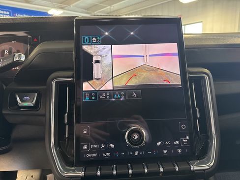 Used 2025 GMC Yukon XL Denali image 14