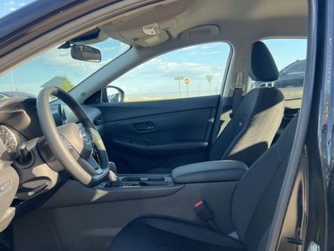 Used 2025 Nissan Sentra S image 9