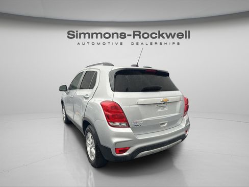 Used 2020 Chevrolet Trax LT w/ LT Convenience Package image 6