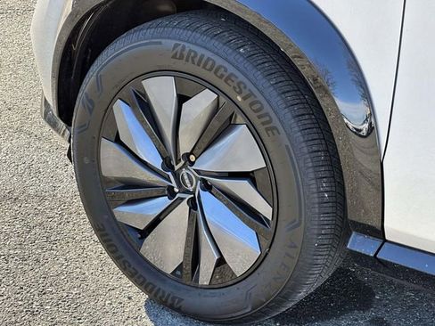 Used 2023 Nissan Ariya AWD image 8